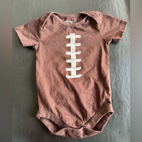 Infant baby 9-12M the children’s place football brown onesie - Picture 1 of 3